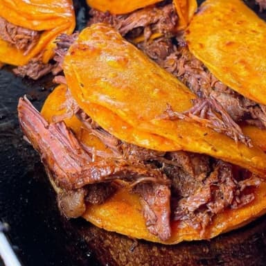3 Tacos Dorados de Birria +bebida.