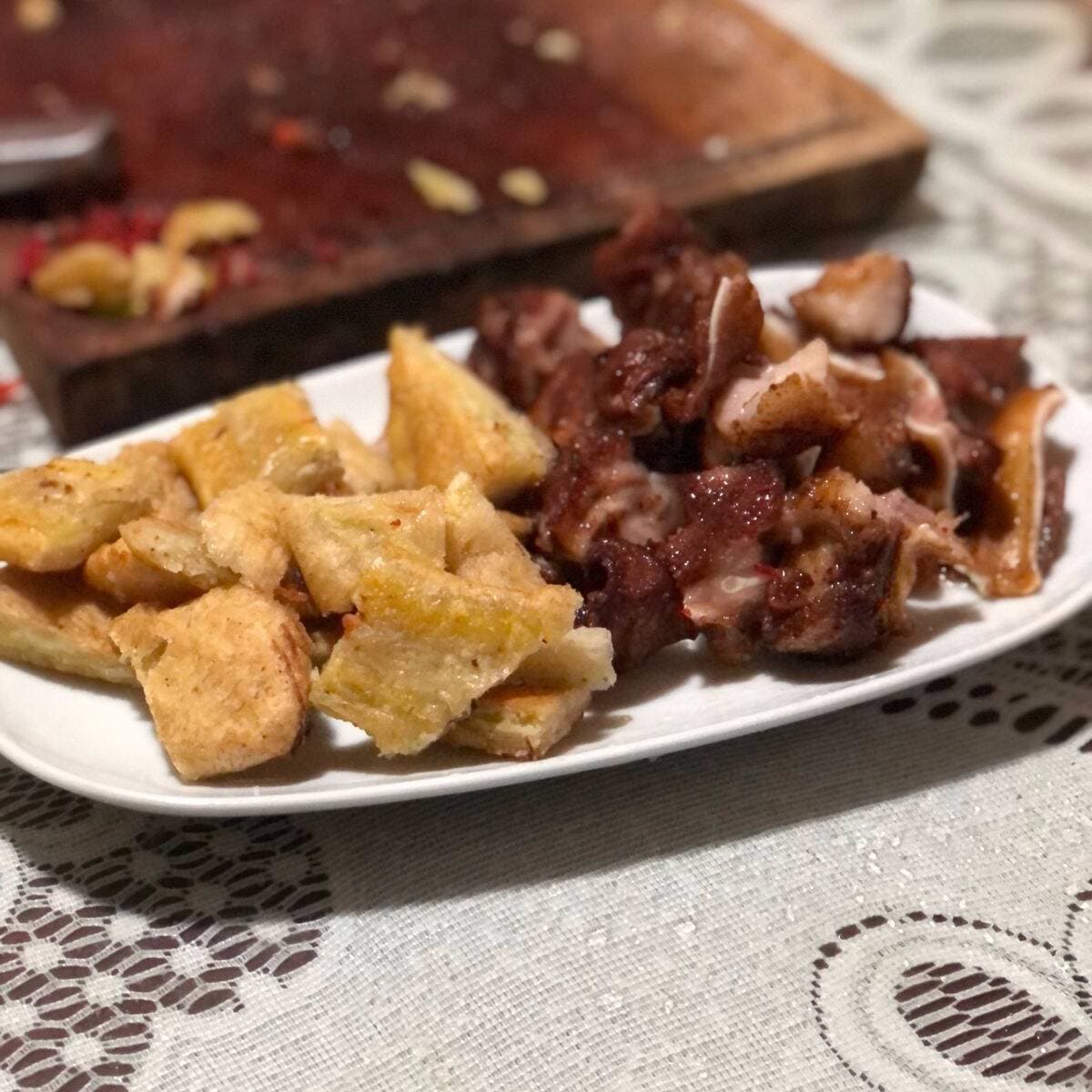 Picada De Orejita De Cerdo.