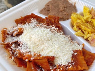 Chilaquiles Rojos con Frijoles