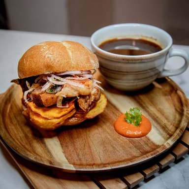 Pan con Chicharron