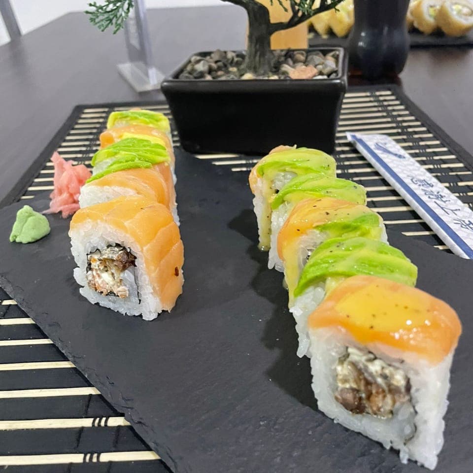SALMON ROLL