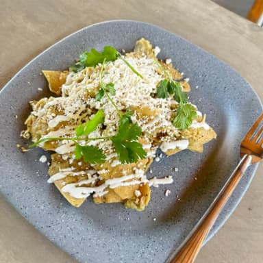 Chilaquiles Verdes con Pollo