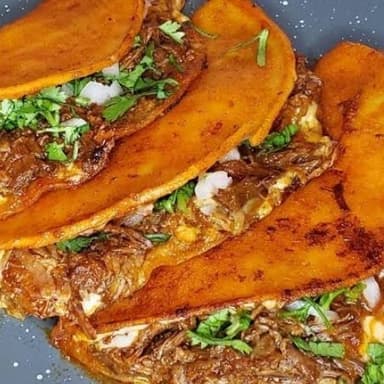 Quesabirrias Orden de 3 con Guarniciones