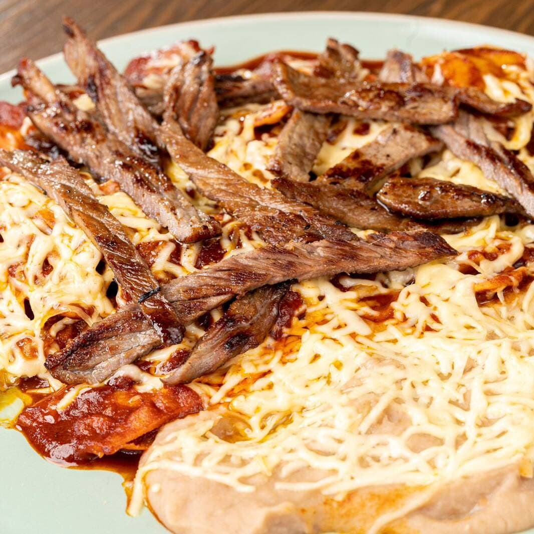 Chilaquiles con Bistec