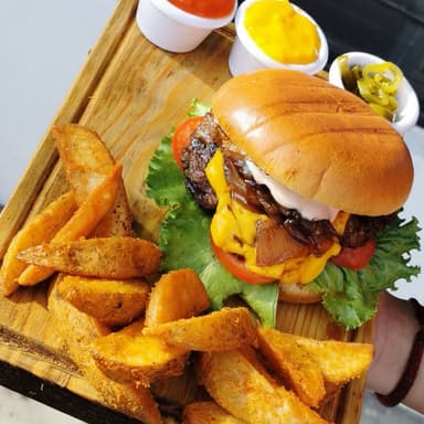 Classic Burger🍔🍟🧅🍯