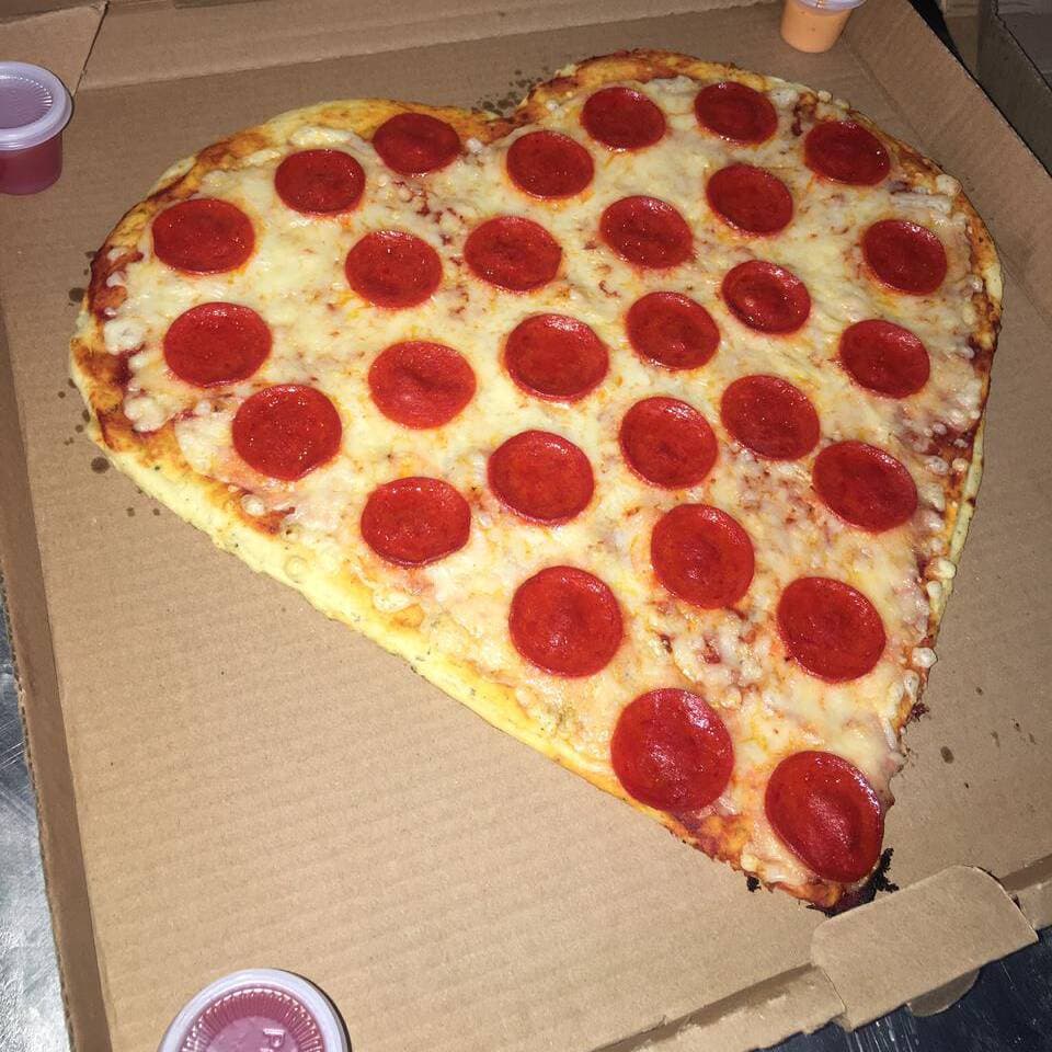 Pizza en Forma de Corazón de Pepperoni