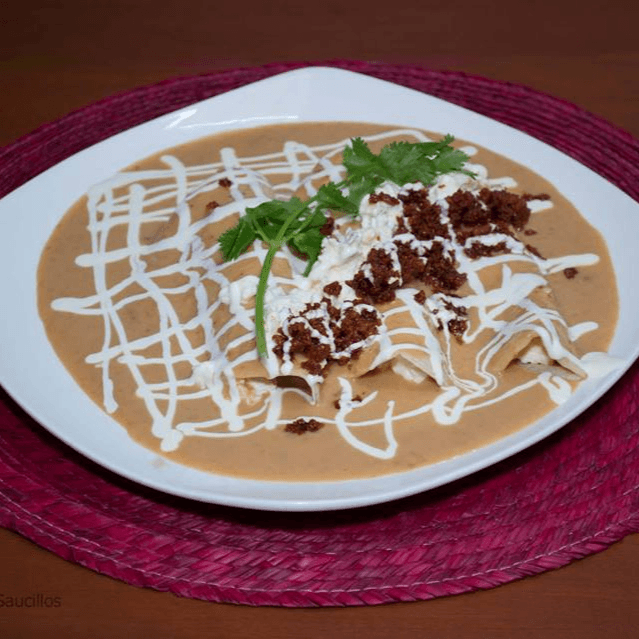 Enfrijoladas de Huevo o Panela