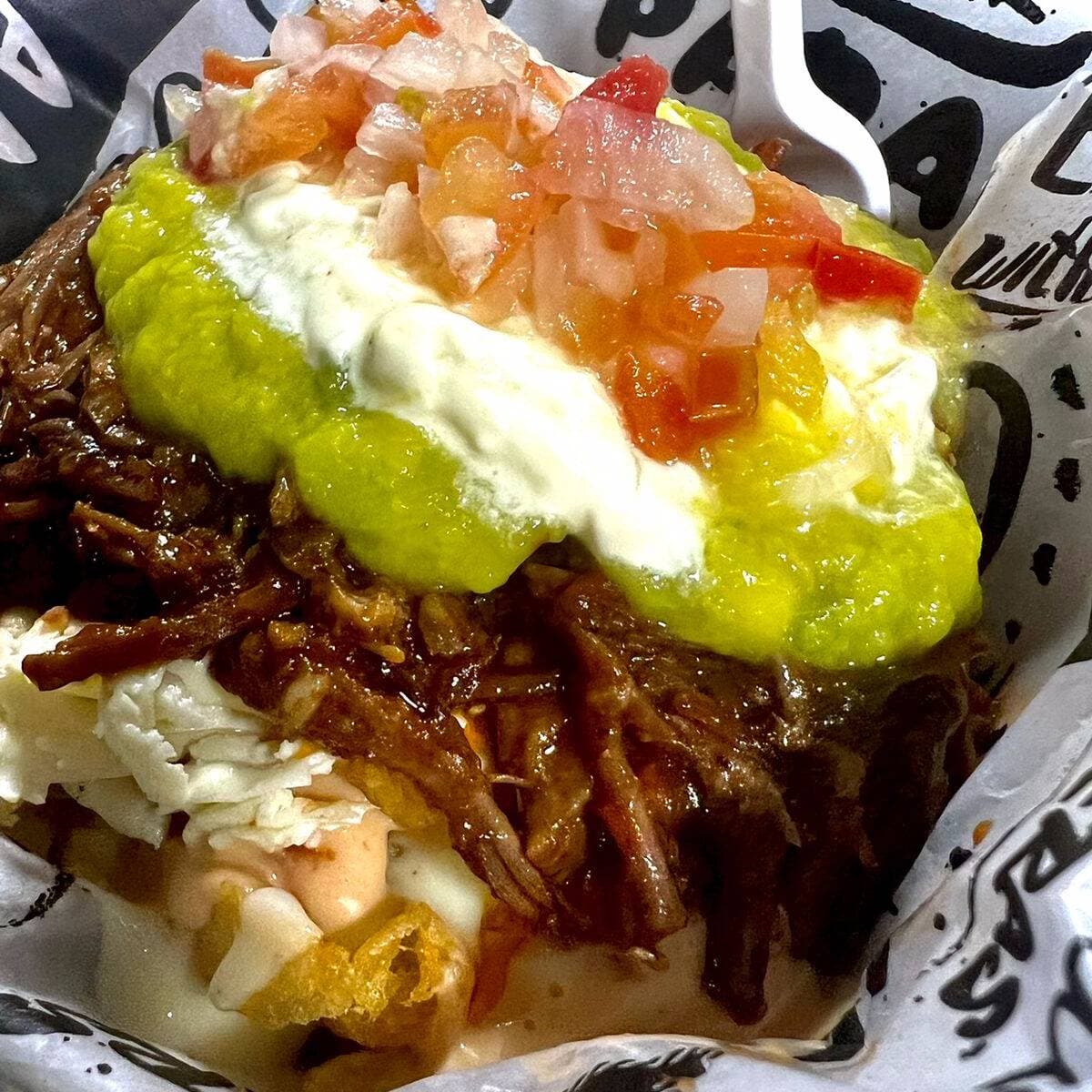 Combo Papas Chavelas + Hamburguesa Philadelphia