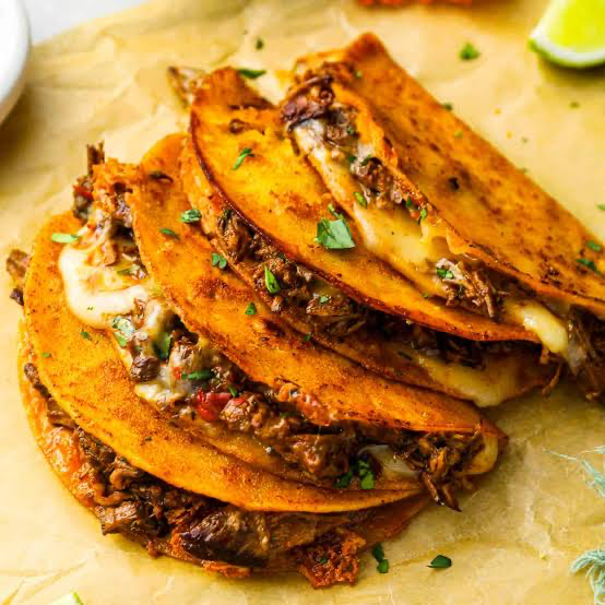 QUESADILLA DE BIRRIA
