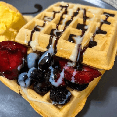 WAFFLES DULCES + BEBIDA GRATIS