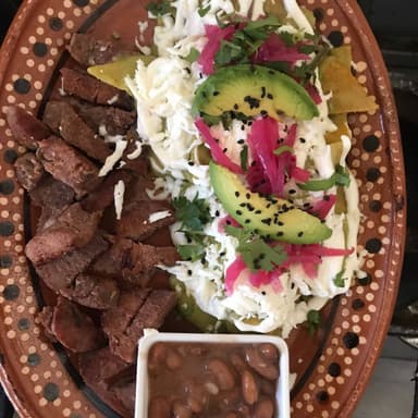Arrachera con Chilaquiles Verdes / Rojos