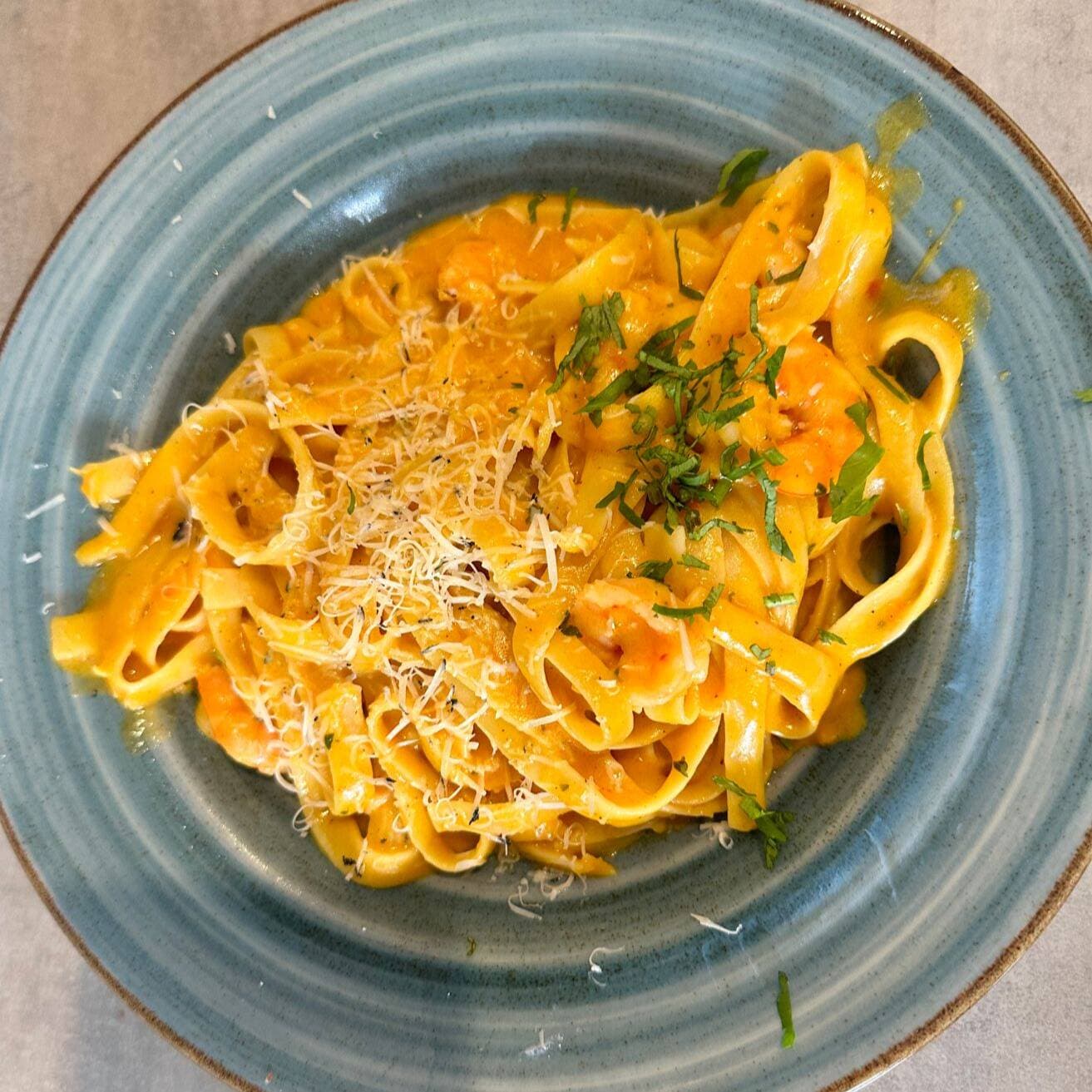 Fetuccini en salsa de Langostino