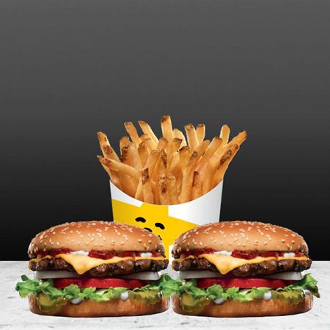 2 Hamburguesas Famous Star, Papas Fritas