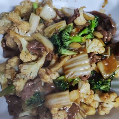 Carne de Res con Verduras en Salsa Ostion 牛肉小炒