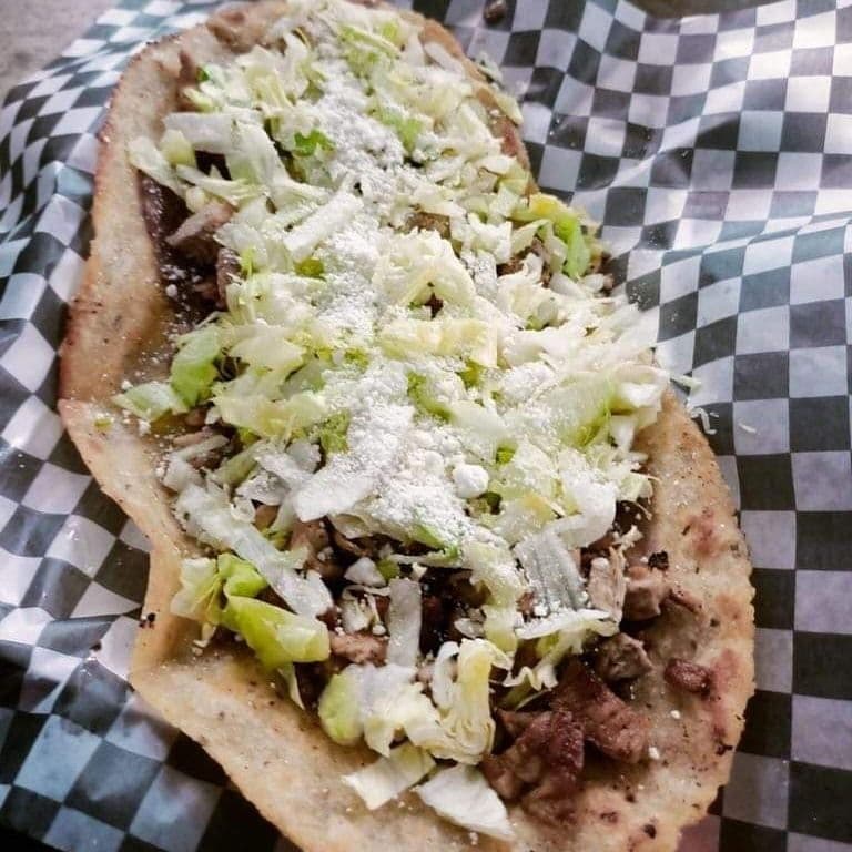 Huarache de Chorizo