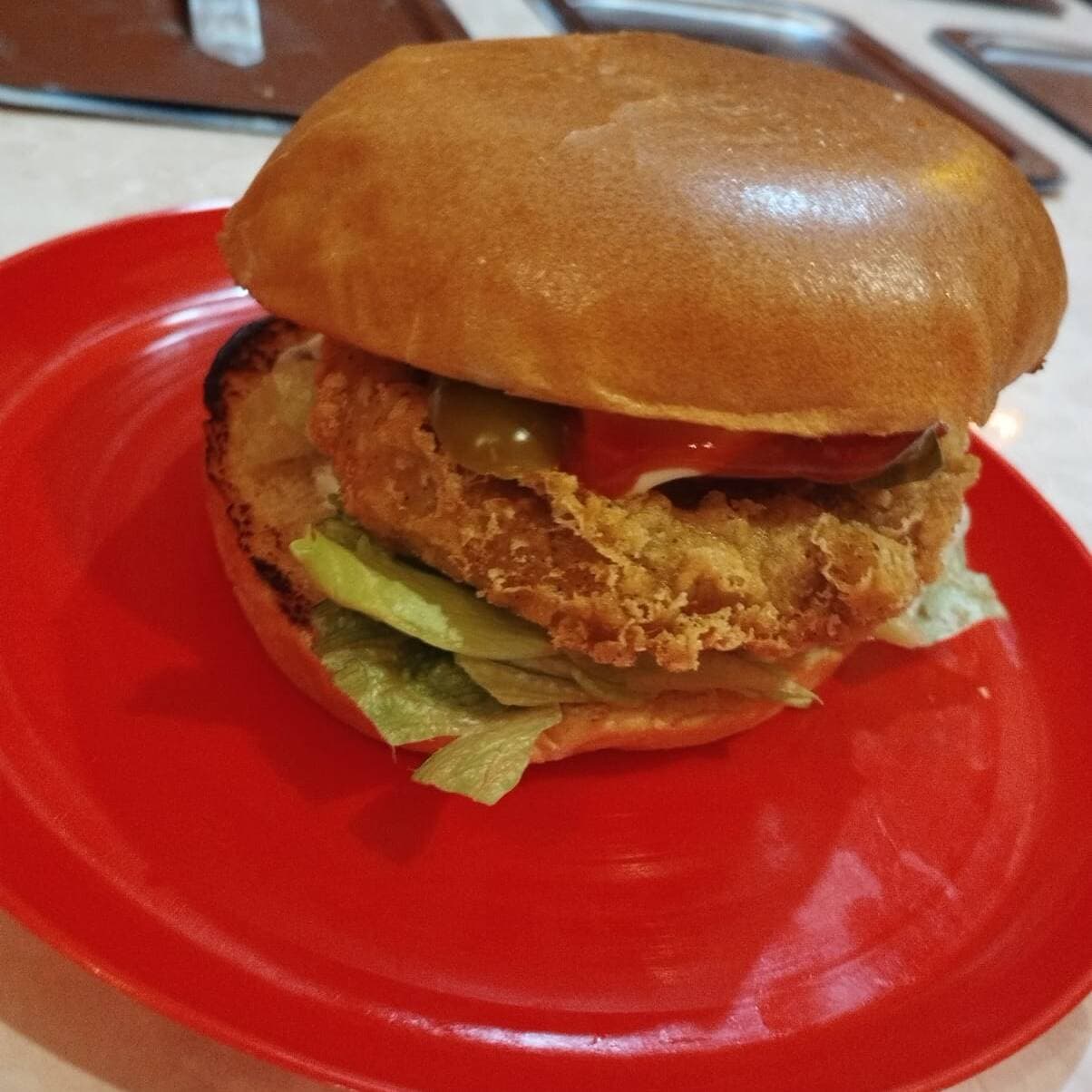 Combo Pollo Burger + Papas y Refresco