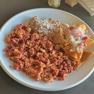 Huevos con Chorizo
