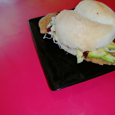 TORTA DOBLE MILANESA DE POLLO