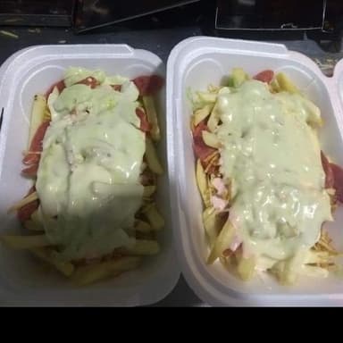 2x1 salchipapa gratinada+perro gemelo