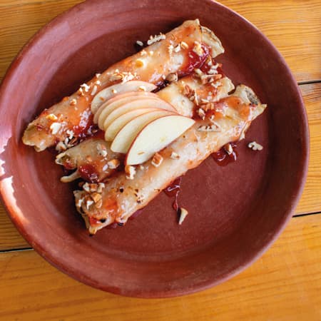 Crepa con Mermelada de Fresa y Queso Crema