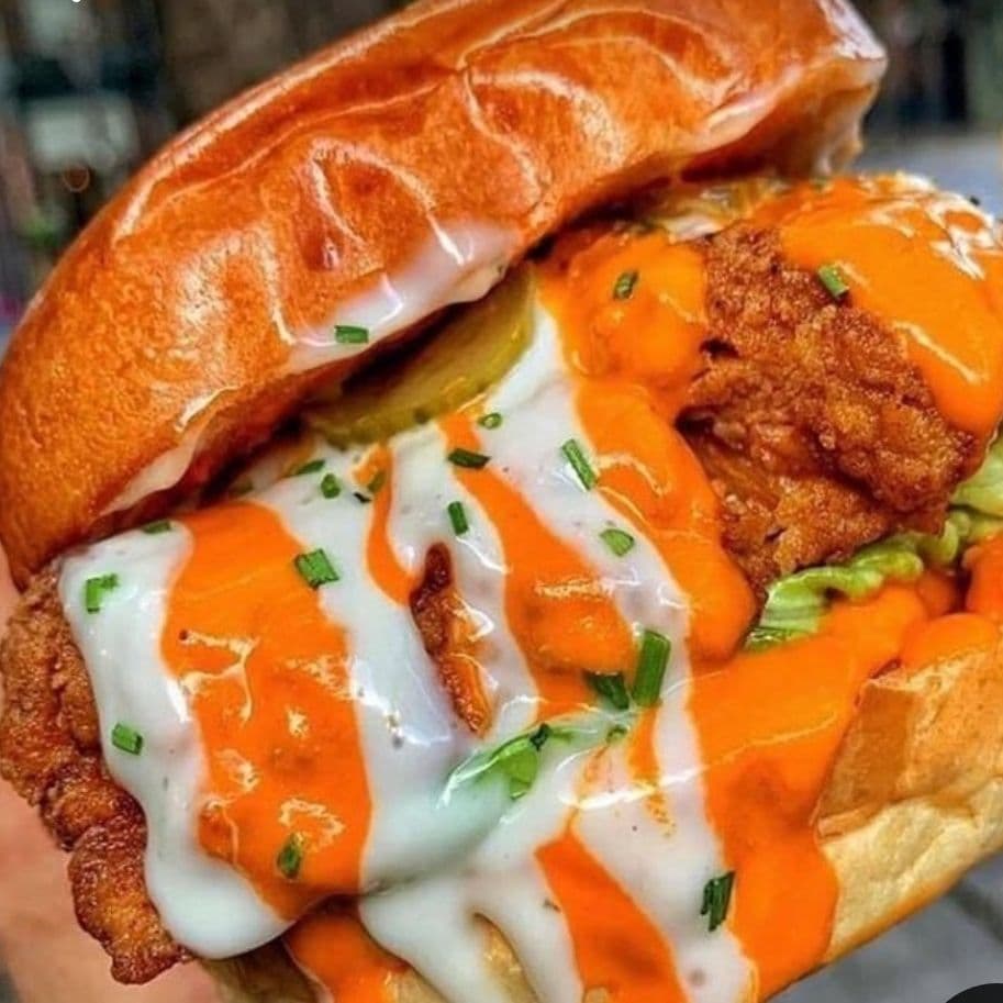 Búfalo Chiken Burger + Francesa.