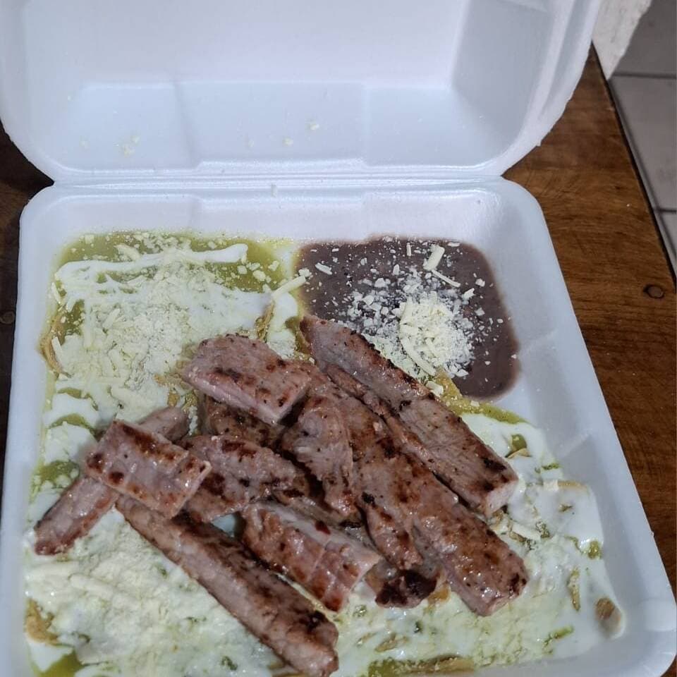 Chilaquiles verdes con arrachera chicos