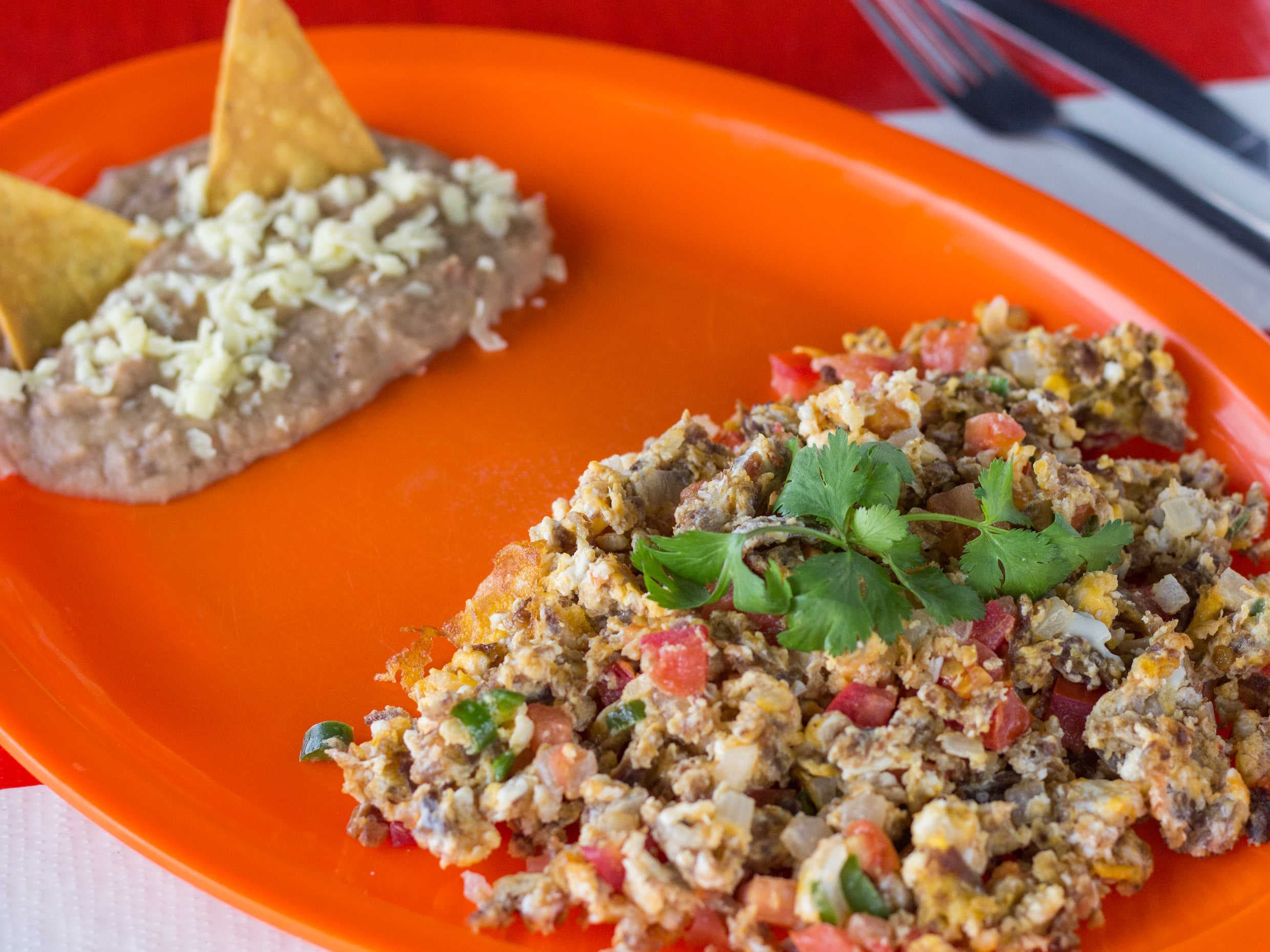 Chilaquiles con Pollo