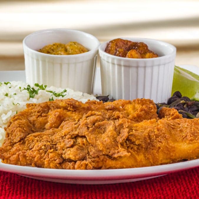 Casado de Pescado + Bebida