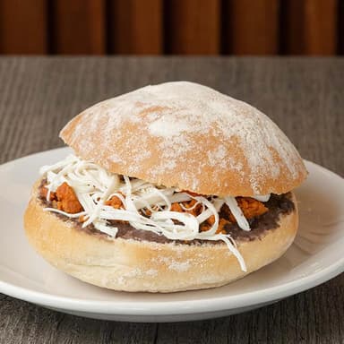 PAMBAZO LONGANIZA CON QUESO
