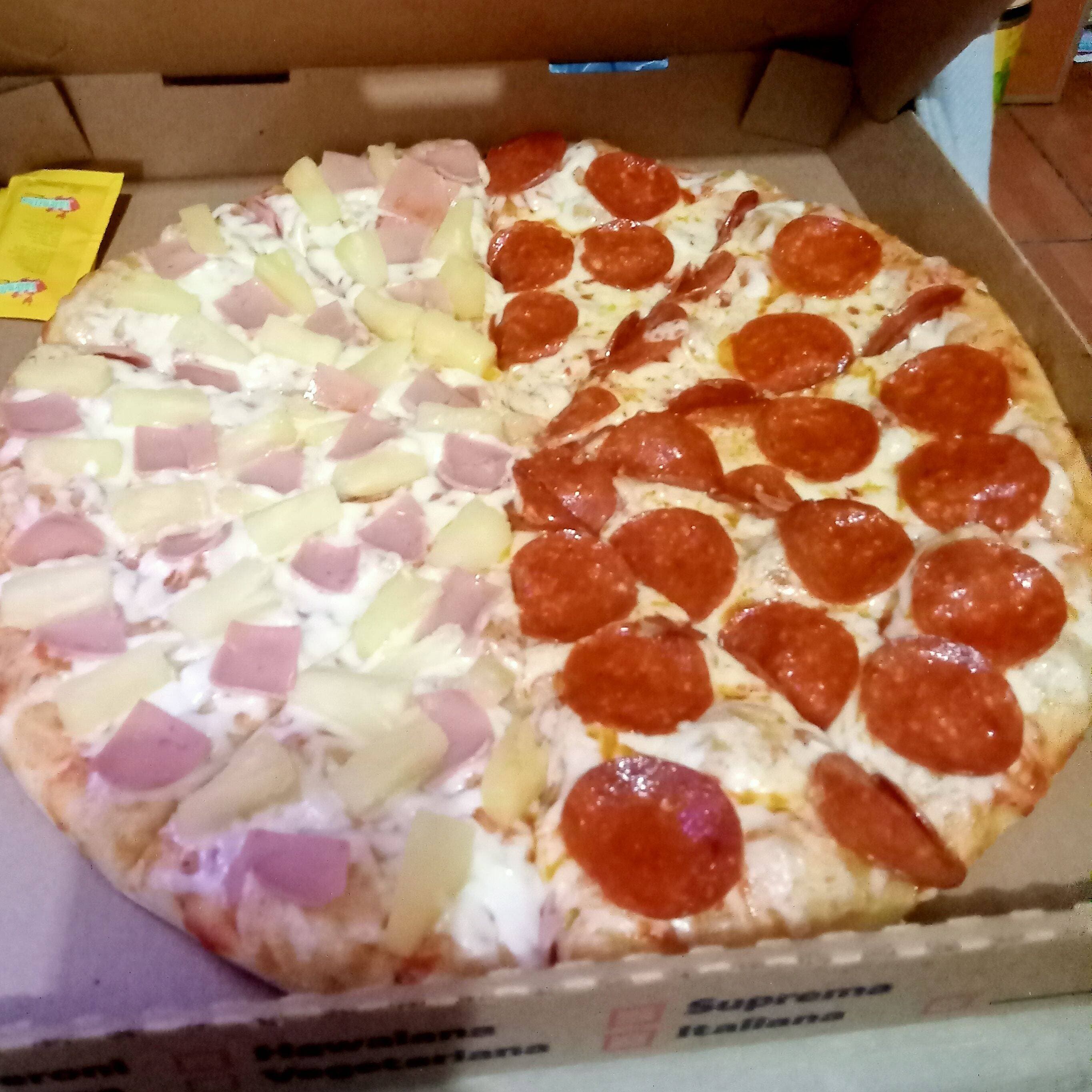 Pizza pepperoni/hawaiiiana mediana