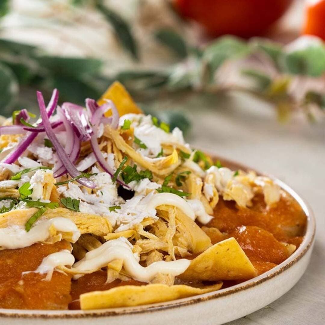 Chilaquiles Rojos Con Pollo Incluido