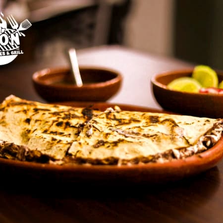 Tlayuda Grande Mixta