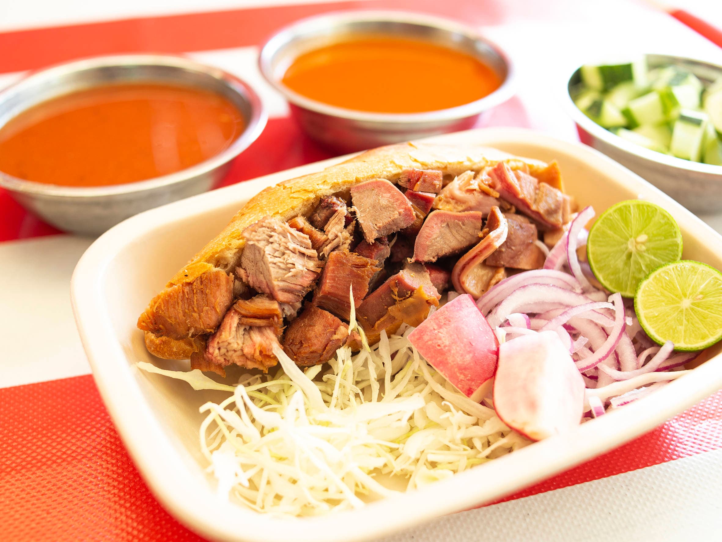 1 Torta de Carnitas + 2 Taco Dorado