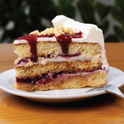 Porción Torta Vainilla Frutos Rojos