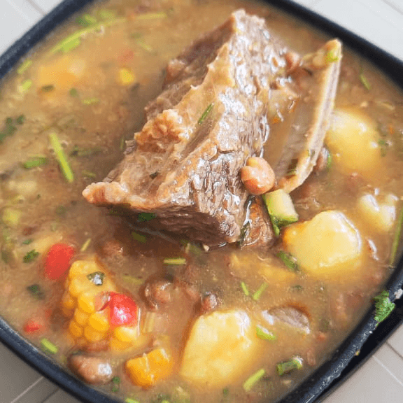 Sancocho Guandú con Costilla Salada Grande