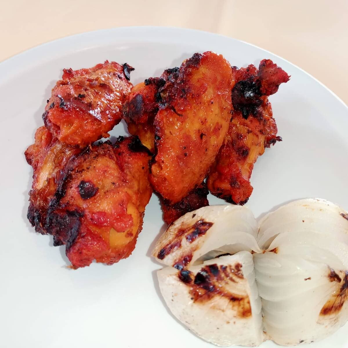 Alitas Asadas al Carbón