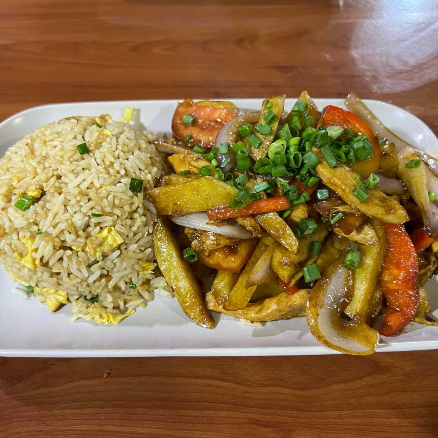 Pollo Saltado y Chaufa