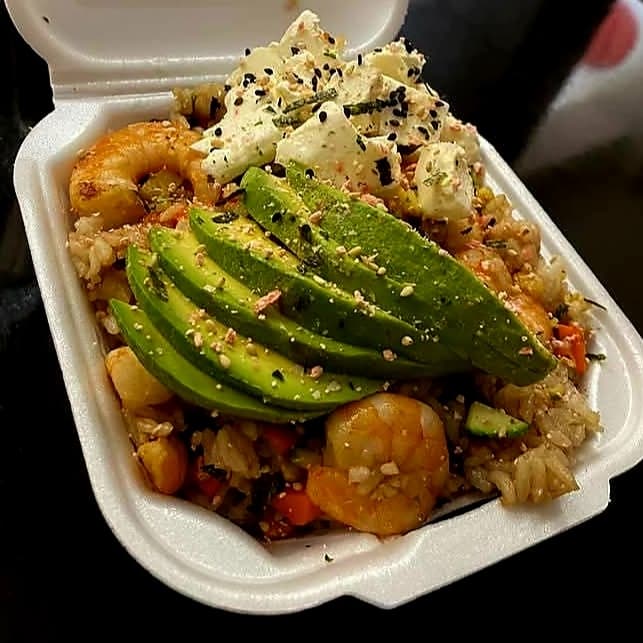 Arroz frito con carne Philadelphia y aguacate
