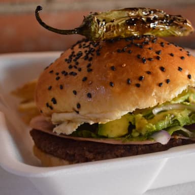 Hamburguesa de Res con Papas