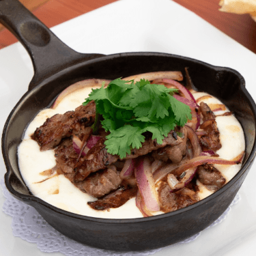 Queso Fundido con Arrachera