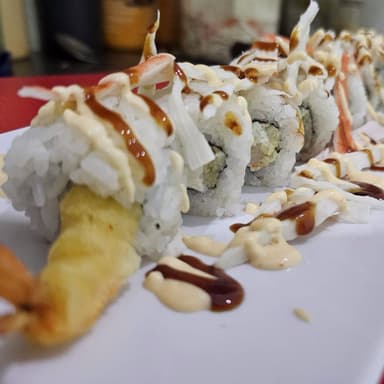 Combo Picacho Roll + Rollitos primavera (6 piezas)