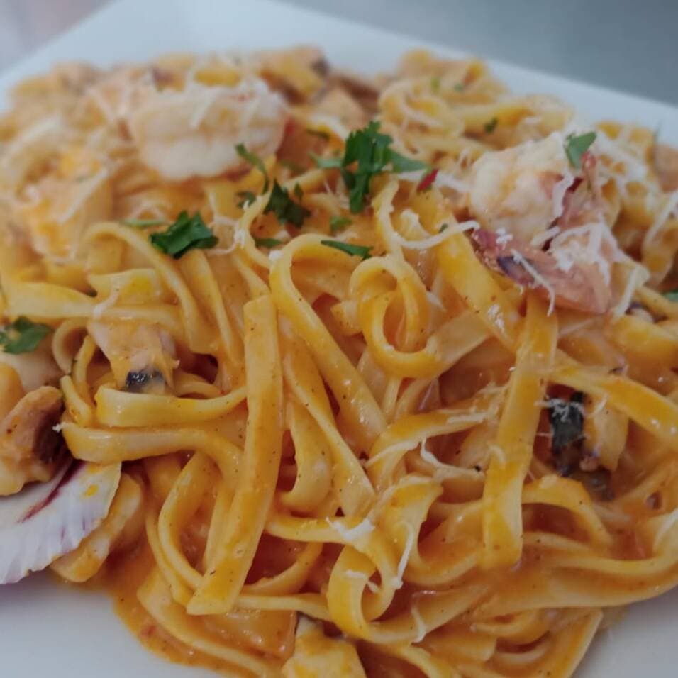 Fettuccini En Salsa De Mariscos