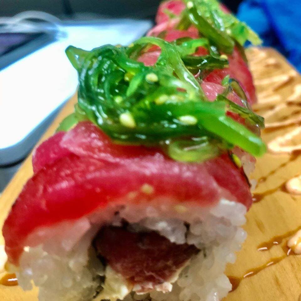 Maguro Especial Roll