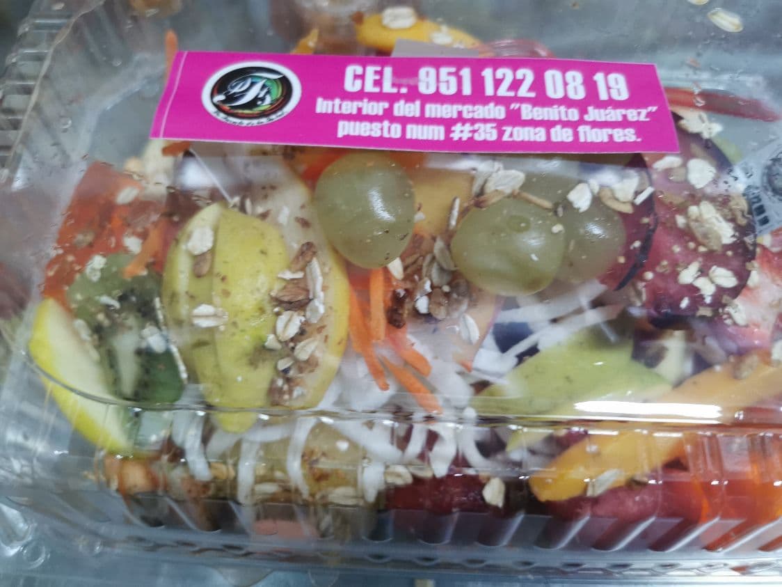 Cóctel de frutas grande/miel y granola.