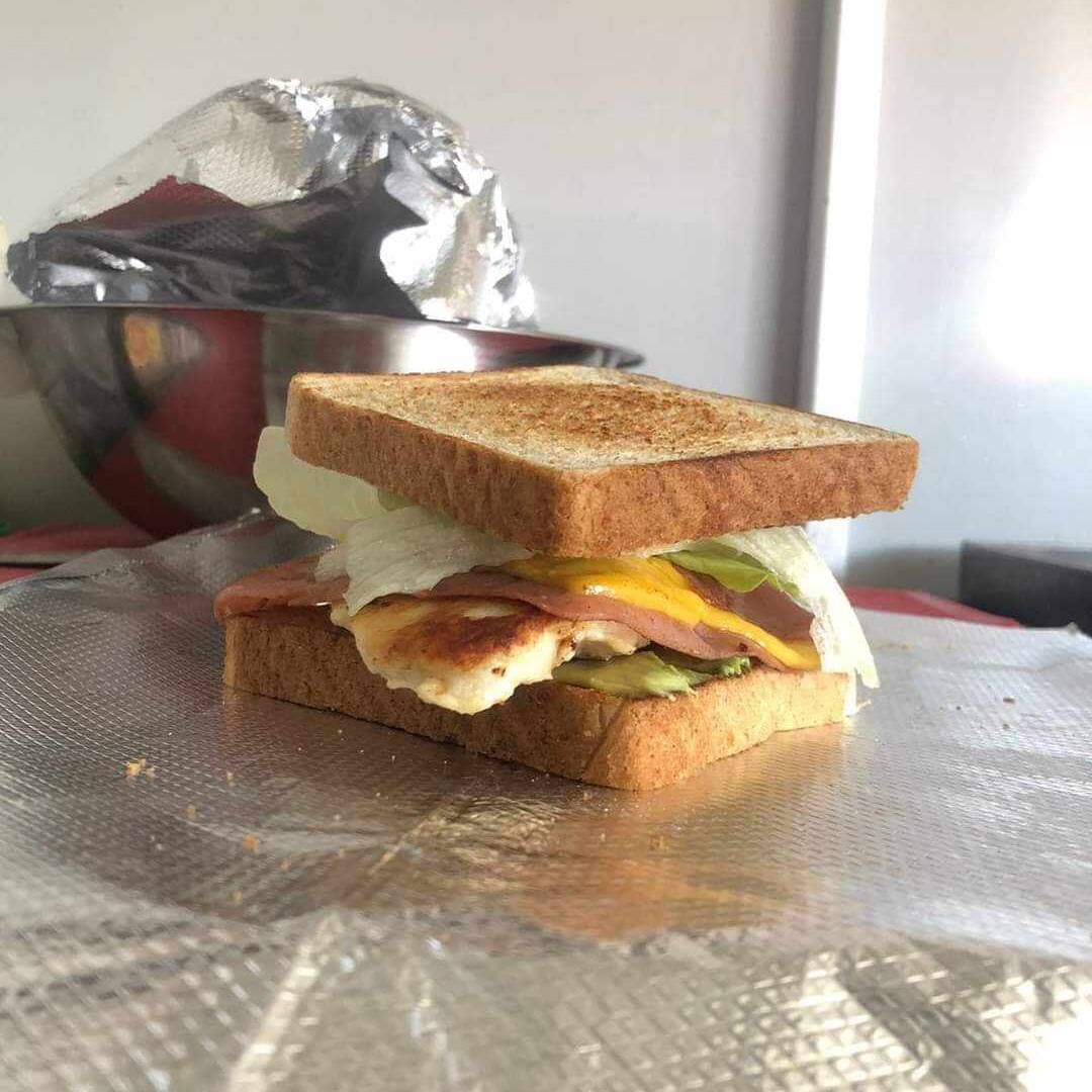 sandwich de pechuga a la plancha