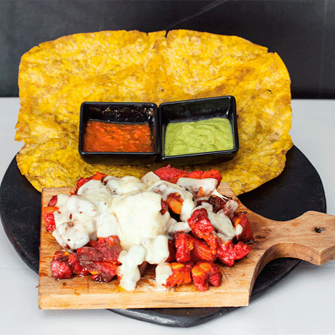 Tostón con Costilla Gratinada