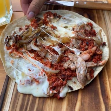 Quesadilla Campechana de Arrachera y Chorizo