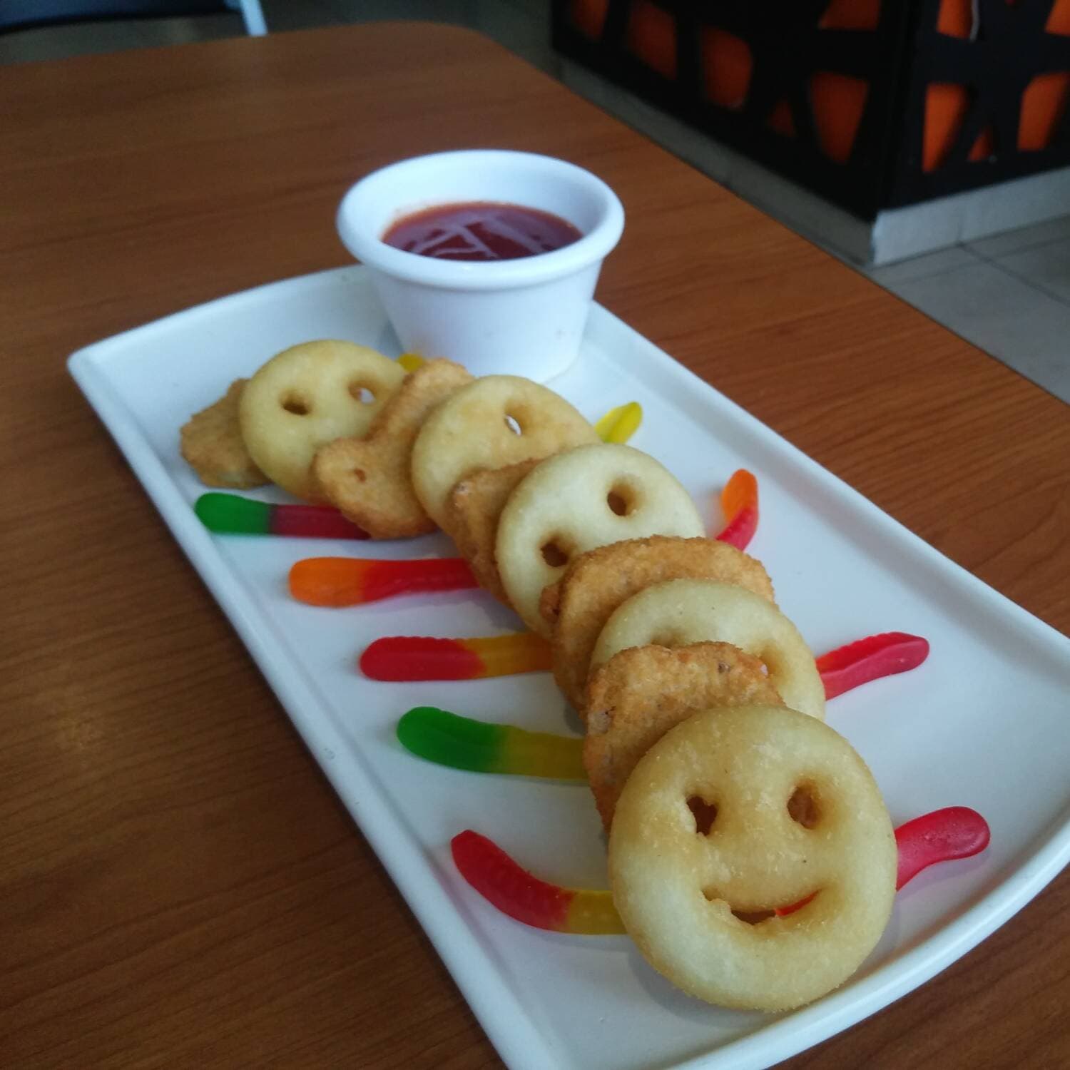 Gusanito y 1 Bebida