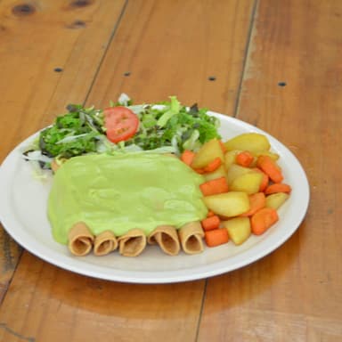 Tacos Dorados con Salsa de Aguacate.