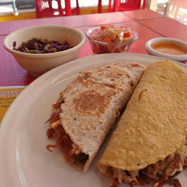 Quesadillas Planchadas con Guiso